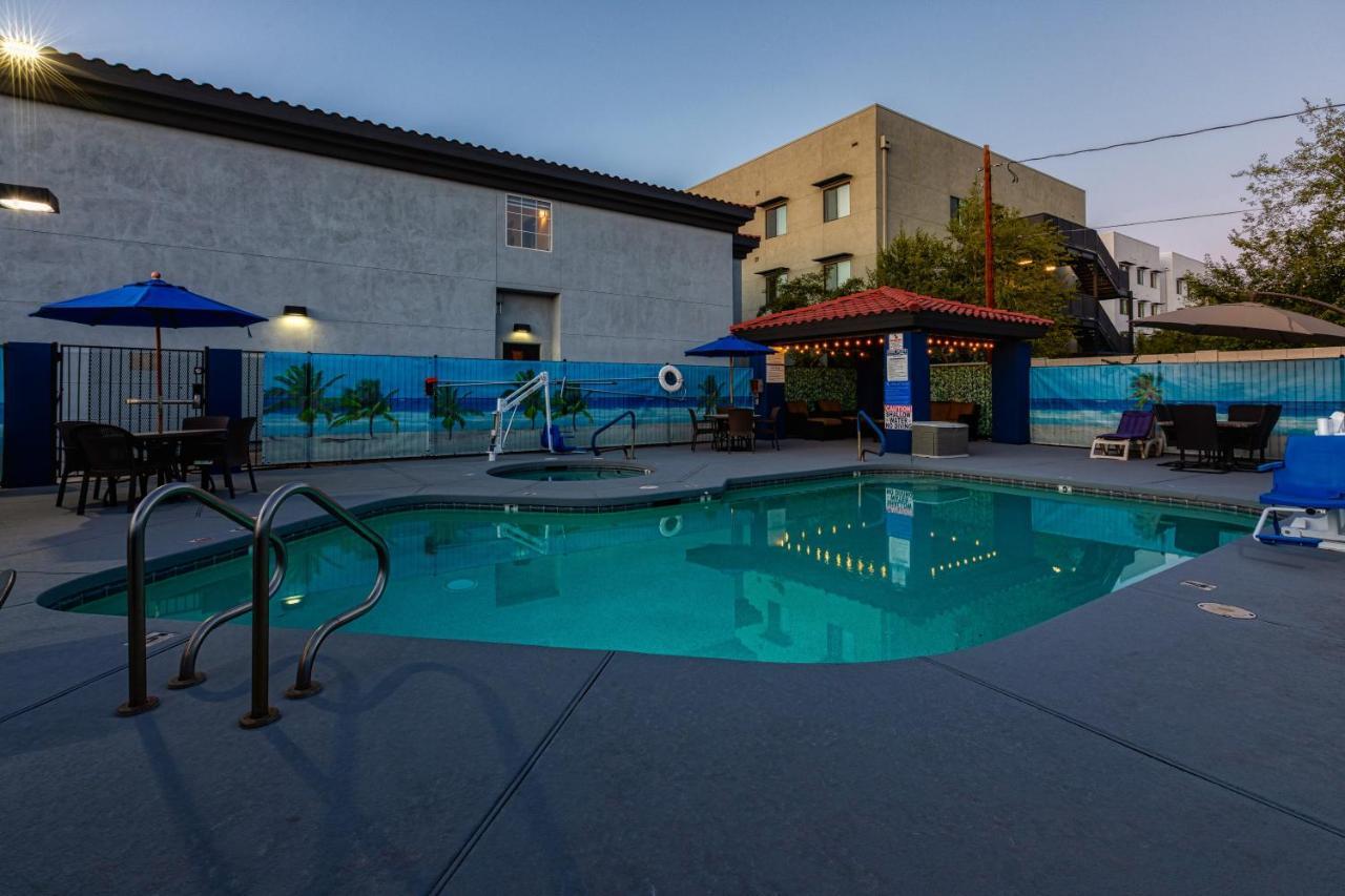 The Azure Hotel Mesa Exterior photo
