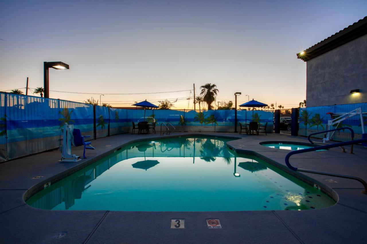 The Azure Hotel Mesa Exterior photo